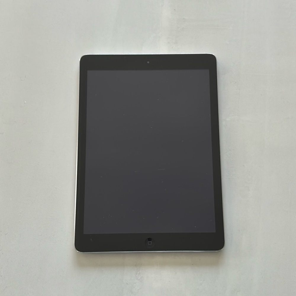 Apple iPad Air 1st generation (16 GB)